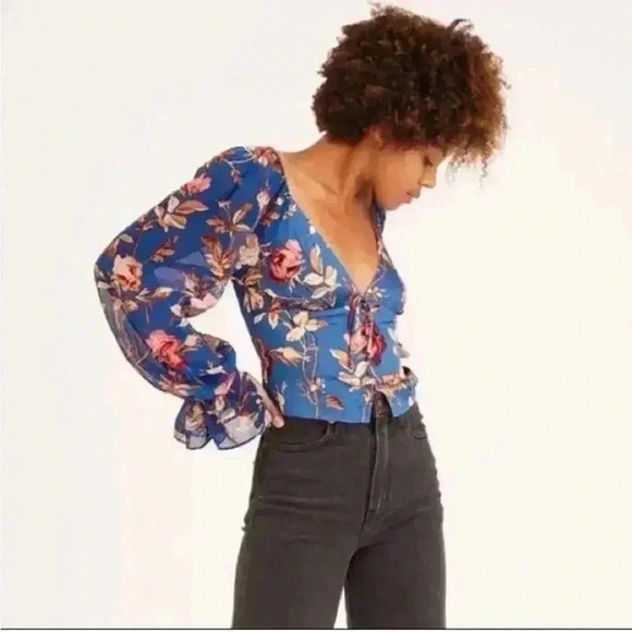 Urban Outfitters Blue Floral Topanga Cropped Peasant Top - Picture 1 of 4